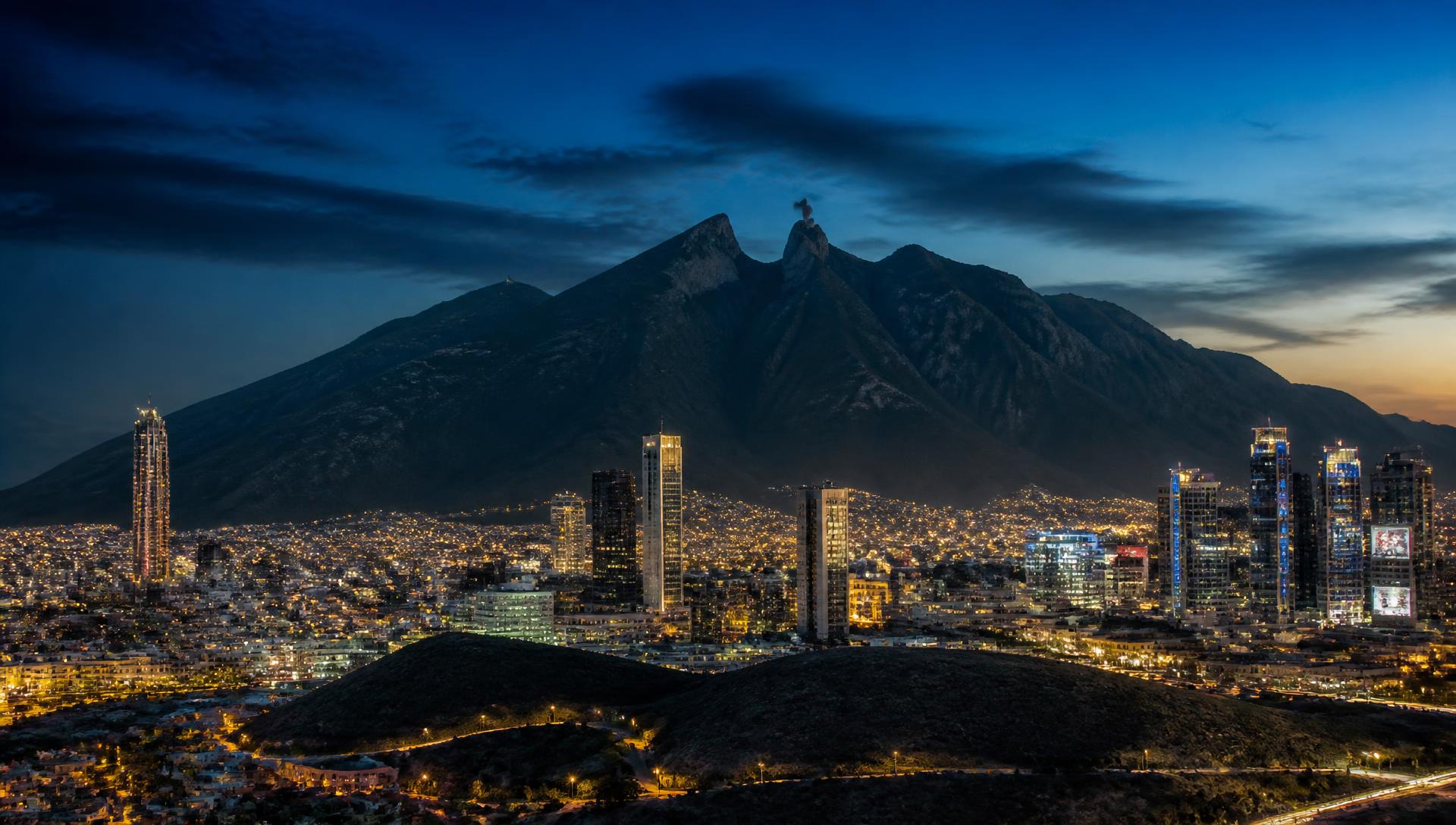 Cerro de la Silla y ciudad de Monterrey